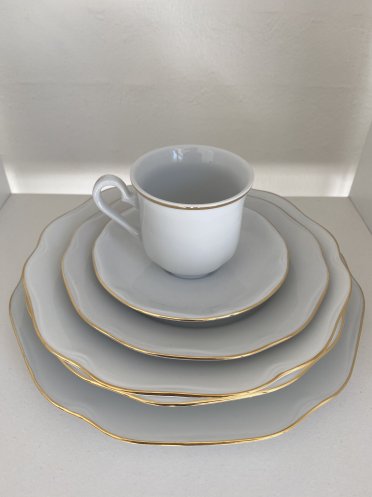 Hvid Porcelæn med Guldkant